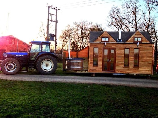 hot-tub-tiny-home-on-wheels-7